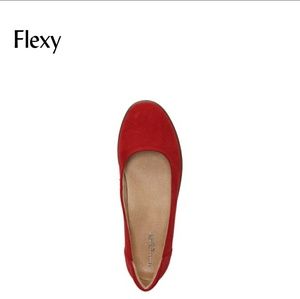 naturalizer flexy red